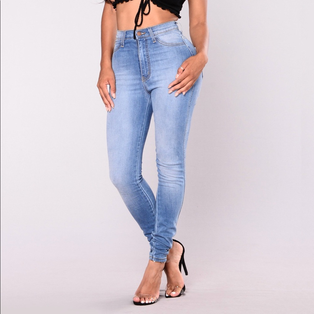 💙 CLASSIC LIGHT WASH HIGH WAIST JEAN 💙